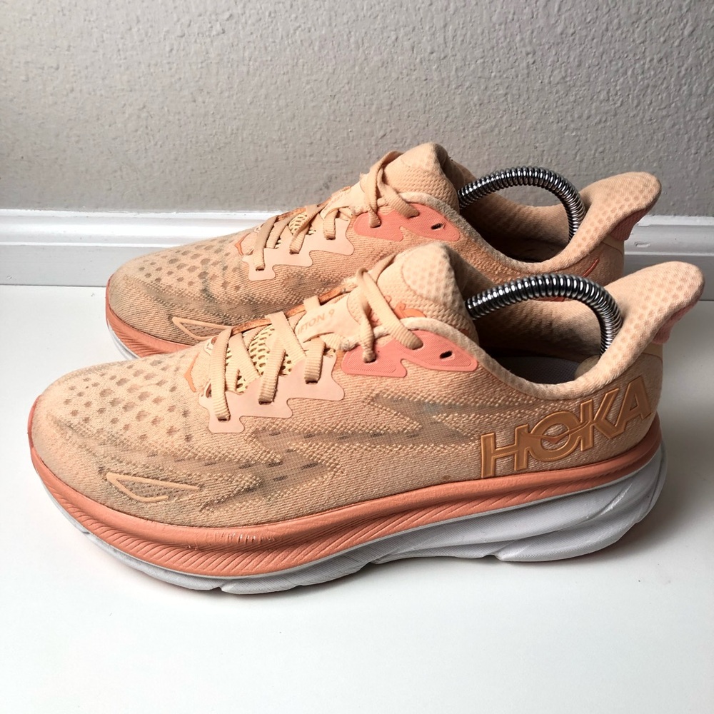 Women Hoka Clifton 9 size 8.5B